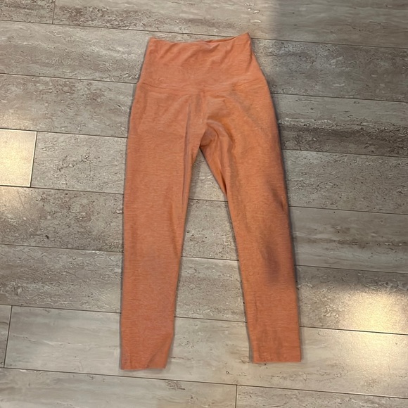 Pink beyond yoga cropped leggings - Picture 2 of 3